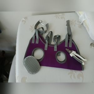 Pet grooming harness